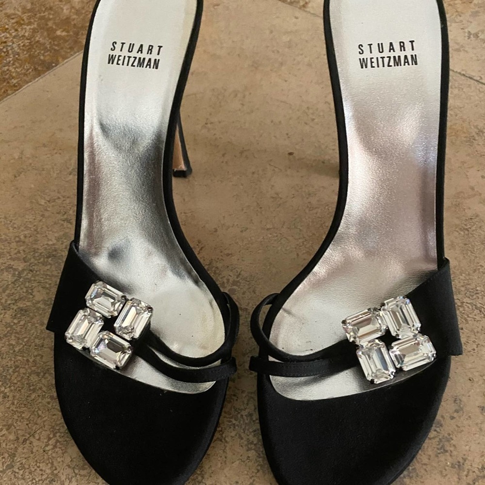 STUART WEITZMAN black heels w/ jewel detail SIZE:8